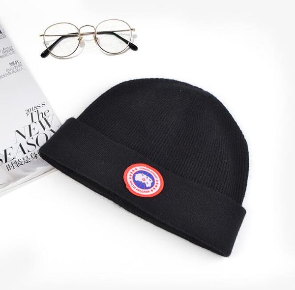 

new winter knitted real fur hat women thicken beanies with 15cm real raccoon fur pompoms warm girl caps snapback pompon beanie hats g661, Blue;gray