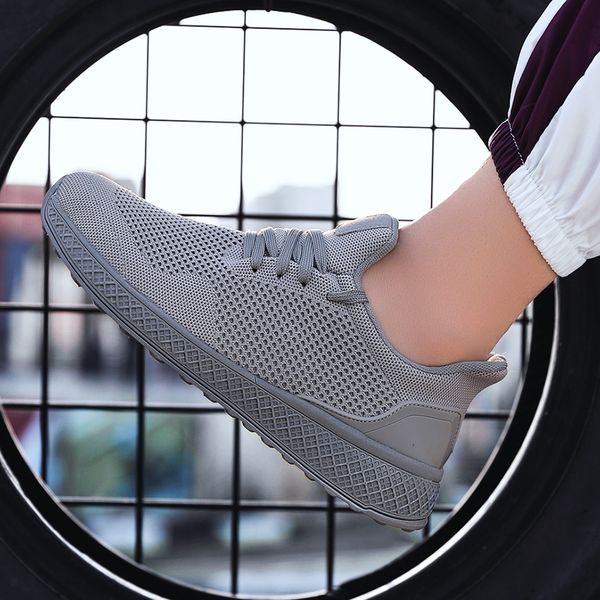 

sports shoes designer running shoes for men women grey black white red runner mens 2020 sports sneakers trainers 39-46