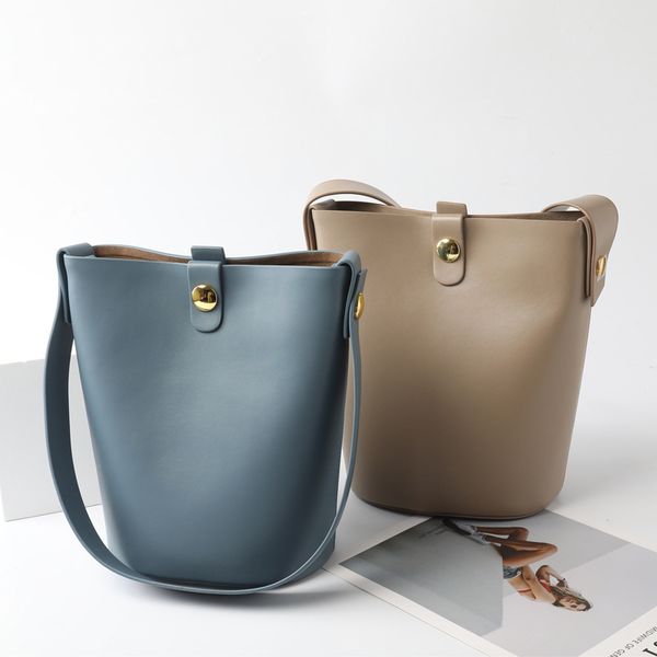 

кожаная женская сумка 2020 новая мода большая емкость женская сумка широкое плечо ведро простой мессенджер плечо