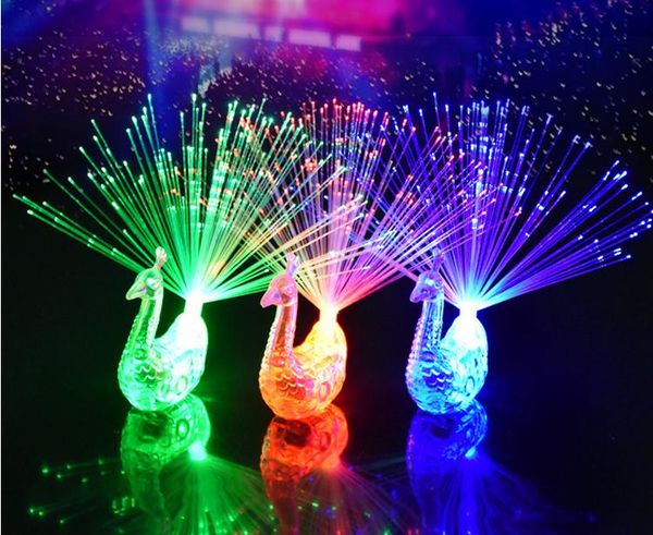 Creativo Peacock LED Anello da dito Luci Fasci Party Nightclub Anelli a colori Lampada a fibre ottiche Bambini Bambini Forniture per feste di Halloween SN2289