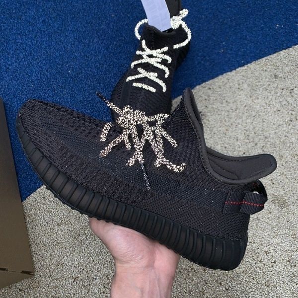 

2019 new clay hyperspace glow in the dark static reflective running shoes kanye west designer brand black mens women sport trainers 36-46
