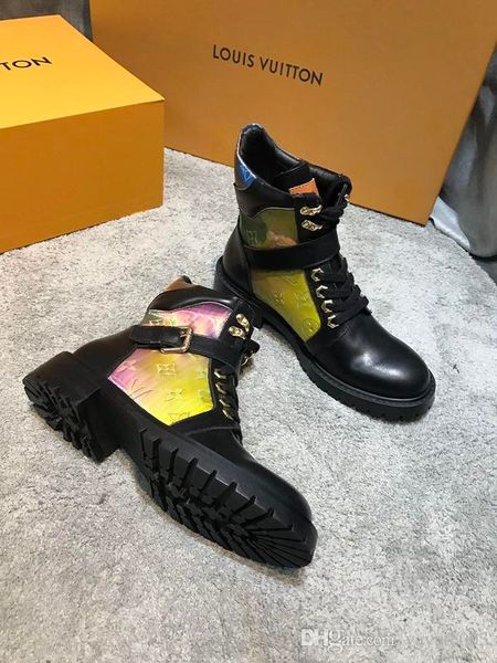 

iduzi 19ss women martin boots fashion flamingos love arrow medal 100% real leather coarse desert boot winter leather luxury woman shoes, Black