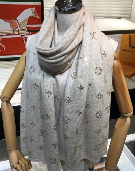 

luxurious fall / winter 2019 [knitting inlay pattern], the raw material is the the most flashy, made on cashmere knitted fabric, Blue;gray