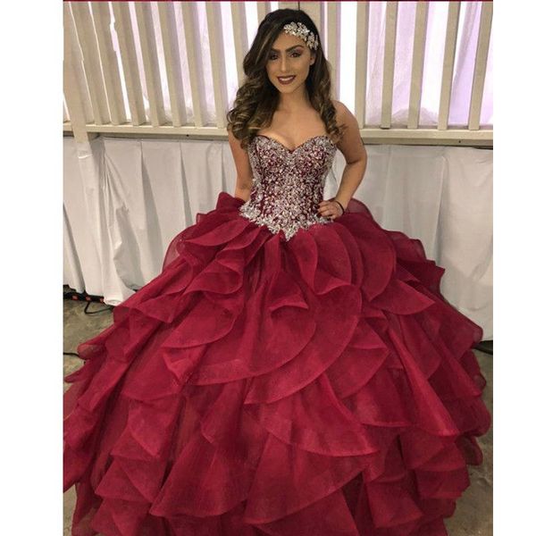 Gonna a file bordeaux Cupcake Quinceanera Abiti da ballo Prom Abiti economici 2019 Perline di cristallo senza spalline Lace-up Sweet 15 Abiti da festa