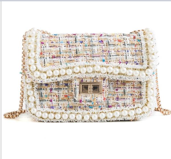 

female shoulder bag new wave korean version of the wild messenger shoulder shoulder woolen fashion lock chain small square bag