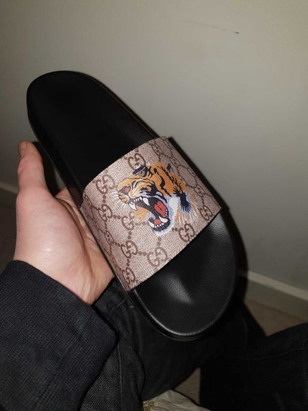 

With Box! High-Quality Slippers Brand Sandals Flat shoe Designer Shoes Slide basketball shoes Casual shoes Flip Flops Eu:35-45 by shoe05 37