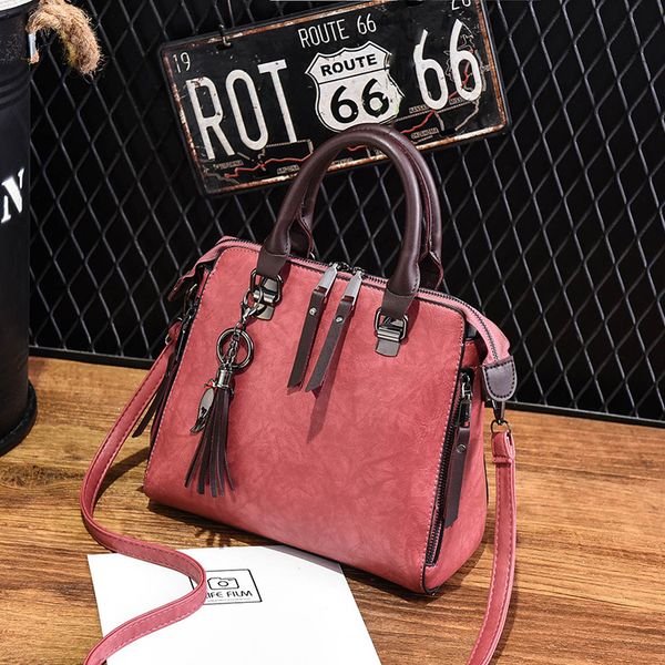 

women 's shoulder bag diagonal bag 2020 new vintage handbag women' s fashion tassel middle-aged