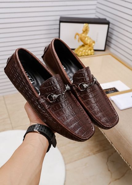 

dhl platform, casual retro basketball shoes, brand-name triple luxury men's shoes, sports red sandals, golden atmospheric leather shoes, Black