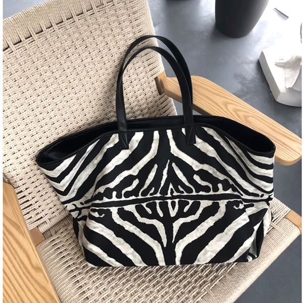 

2020 new fashion striped shoulder messenger bag large capacity casual totes zebra print handbags women purse and handbags