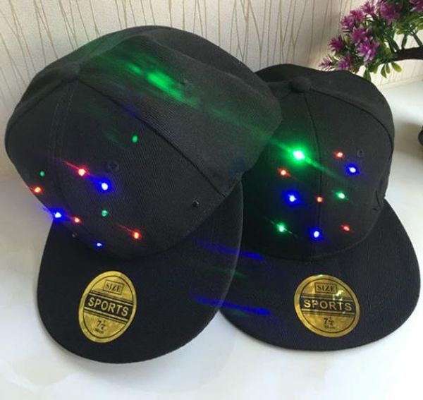 Cappello LED da concerto Spettacolo teatrale Cappellini da baseball illuminati DJ KTV Bar Cappello luminoso per feste Hip-Hop Corsa Caccia Jogging Bomboniere nere regolabili