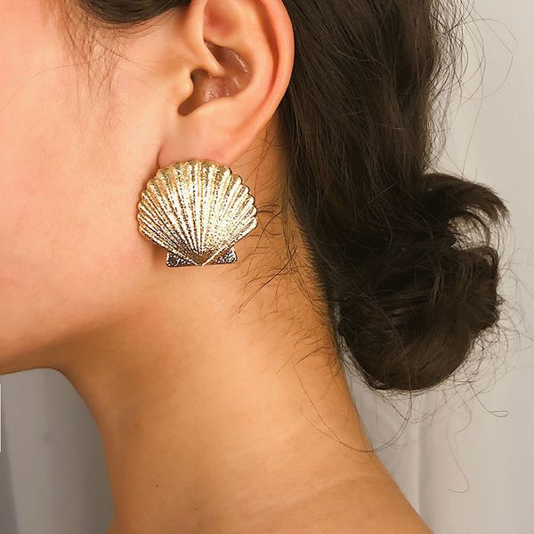 

bohemian ethnic style metal scallop shell stud earrings for women vintage ocean beach earrings pendientes lady jewelry xr2218, Golden;silver