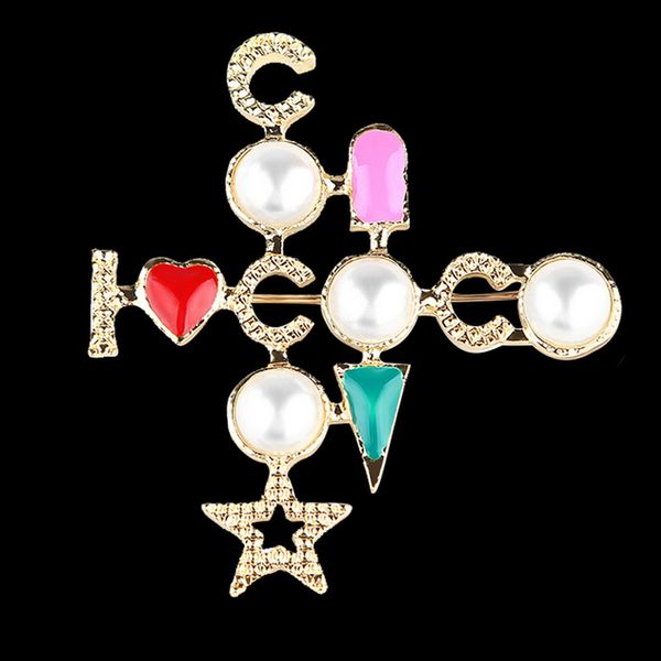 Luxury Designer Pearl Cross Брошь Коко-костюм Отворотный PIN-код Известный бренд Ювелирный подарок для любви Высокое качество Быстрая доставка