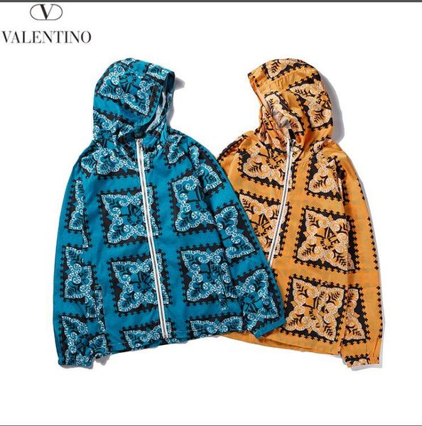 

spring 2020 new stylefashionable goods men and women with the same couple trench coat fashion popular street swith the same style desig, Tan;black