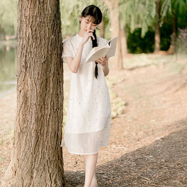 

of young girl embroidered light chinese style restoring ancient ways of literature and art has a long a-line, White;black