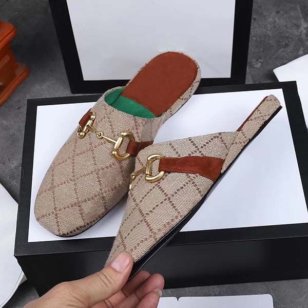 

2020new classic soft sheepskin women shoes luxury designer letter metal buckle beach slippers mules princetown slippers, Black