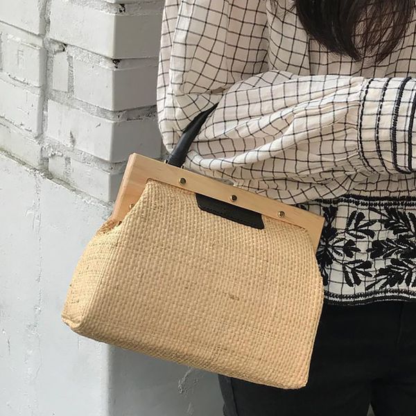 

casual hand-woven straw shoulder bags handle wooden clip shell handbag designer women crossbody bag outdoor beach bags new