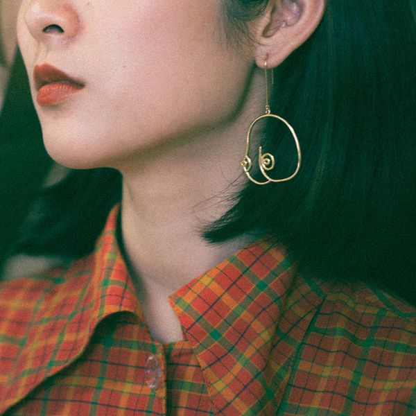 

timlee e152 new originality design hollowing out abstract chest bust alloy bosom drop earrings, Silver