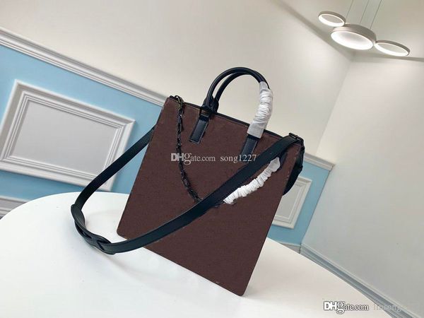 

embroidery style 2019, unique artistic design with classic embroidery, leisure trend, can be carried across the body, the work of the fashio