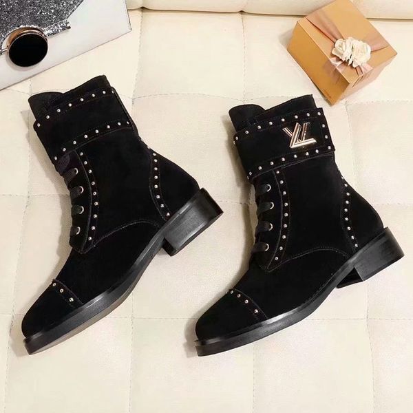 

2020 comfortable autumn and winter european american leather martin boots foreign style round head short female knight boots thick bottom, Black