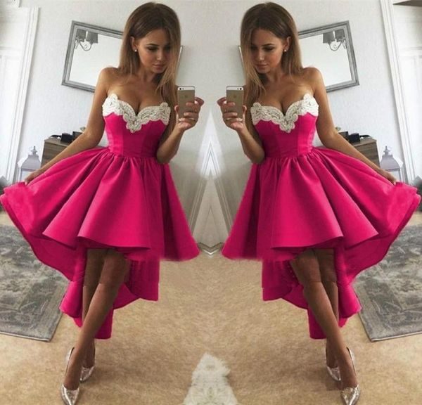 Billig einfache Fuschia Satin Ruched High Short Prom Kleider Weiß Applique Falten Schatz Heck Party Heimkehrkleid OGStuff 2024