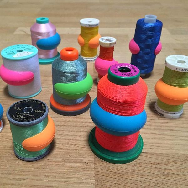 

40/48pcs thread spool huggers bobbin clamps holders keep thread spools from unwinding peels embroidery sewing tools accessories, Black