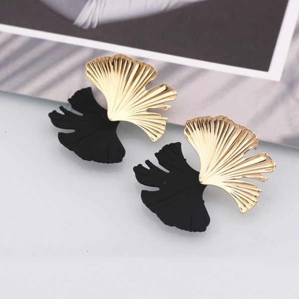

ec1077 asymmetric leaf stud earrings female personality alloy ginkgo leaf earrings advanced versatile temperament earrings, Silver