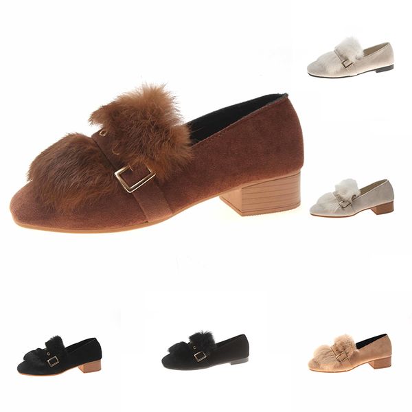 

2020 новых женщины s марочная вскользь кожаная середина каблуков обуви с пушистым пером коричнево-черным цветом серого наружной полуботинки