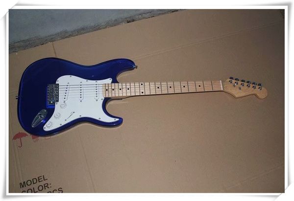 Фабрика Пользовательских оргстекла синей акриловые тела электрическая гитара с белой накладкой, Maple грифом, может быть настроена