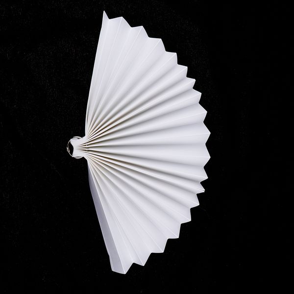 

различные размеры бумажные складные ручные вентиляторы белые свадебные сувениры