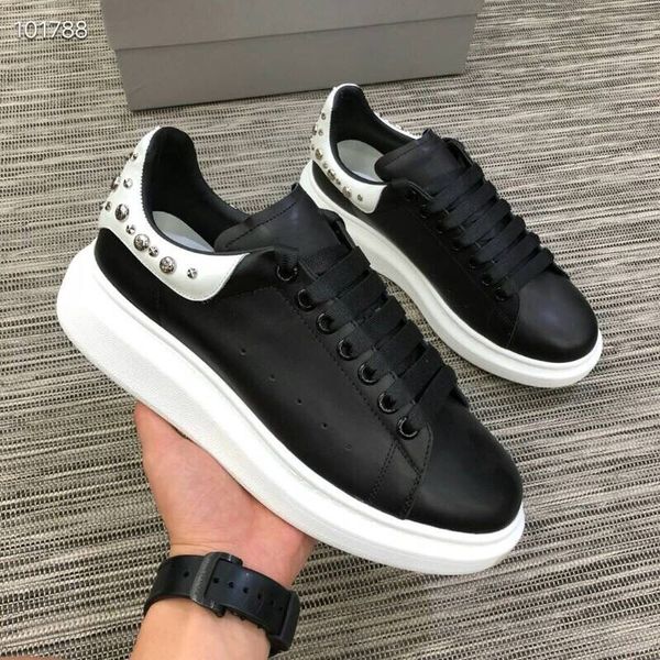 

2019 black white platform classic casual shoes casual sports skateboarding shoes mens womens sneakers velvet heelback dress shoe 35-44