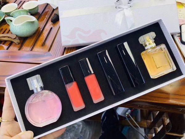 

Conjuntos de maquiagem famousmakeup