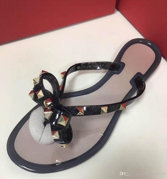 

2018 new jelly shoes, beach rivet series, flip flops, hair black. rose red. grey size 35-41