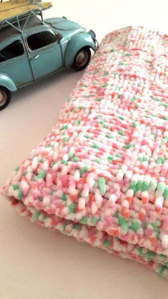 

pafuli yumurcak benekli bebek battaniyesi