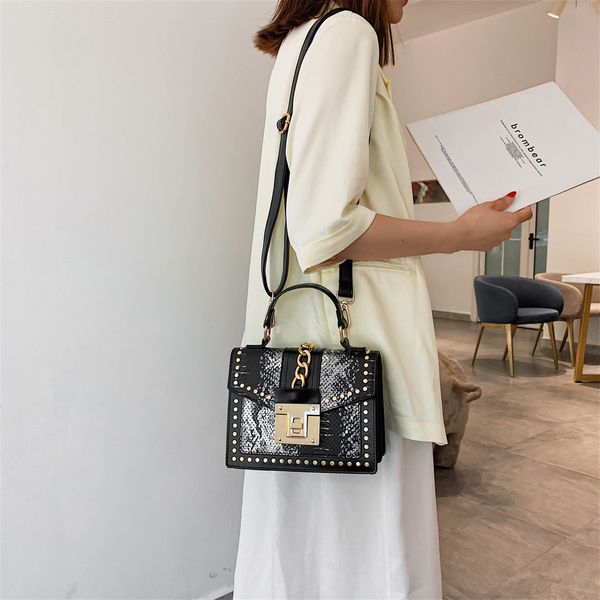 

serpentine chain round crossbody bags for women handbags printed small pu leather shoulder bag female snake messenger bag#t2
