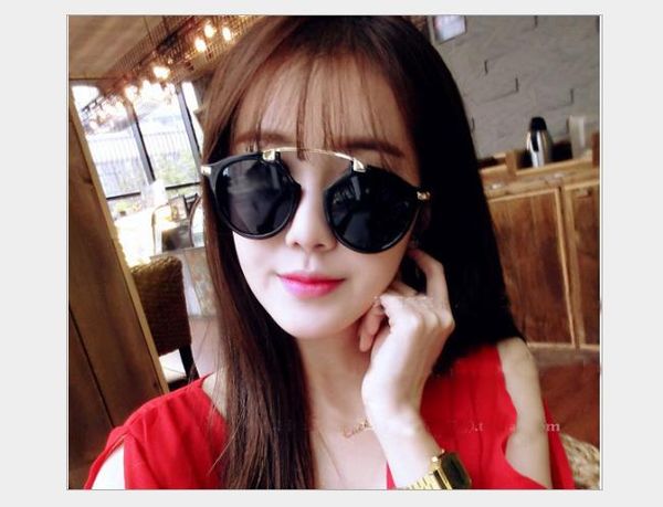 

new sunglasses, dazzling sunglasses, fashionable street glasses, White;black