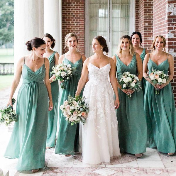 

Mint Green Cheap Bridesmaids Dresses Chiffon Pleats Maid of Honor Gowns For Country Garden Weddings Guest Dresses Spaghetti Straps