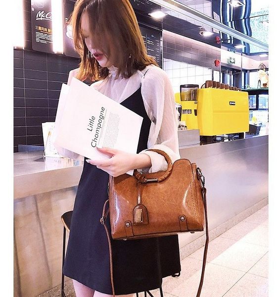 

european and american fashion women bag trend design rivet handbag shoulder diagonal package oil wax boston lady bag wholesale