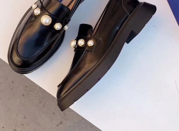 

wholesale original women dress shoes, luxury leather shoes,sneakers handbag etc, made by original lamb skin ,only do quality, Black