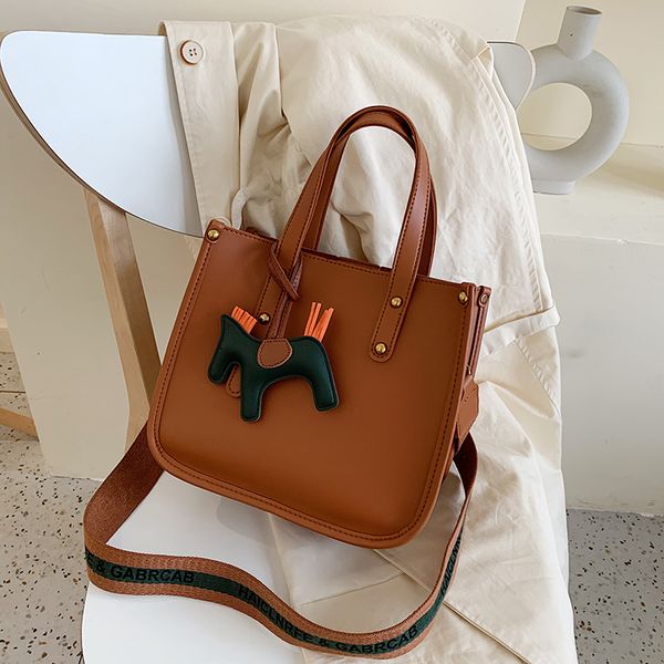 

net red small bag female 2020 korean version of foreign style portable texture shoulder bag fashion wild messenger bucket
