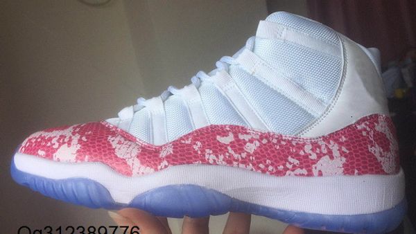 

2020 new 11 snakeskin basketball shoes mens 11s low high snake skin bumblebee bred concord platinum tint space jam trainer sneaker