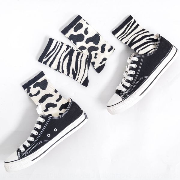 

autumn couple ins black and white milk grain medium cotton tube cotton socks cute fashionable socks female fashionable sports factory, Pink;yellow