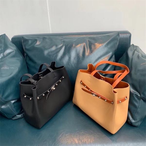 

large-capacity casual tote bags female 2020 new soft leather rivet shoulder portable female bag shopping bag women handbags