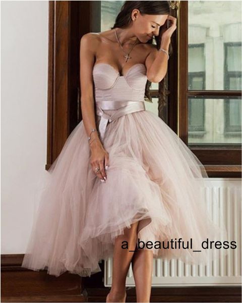 Abito da sposa corto informale senza spalline Abito da sposa da spiaggia Lunghezza al ginocchio Vendita calda Abiti da sposa in tulle rosa Abiti da sposa