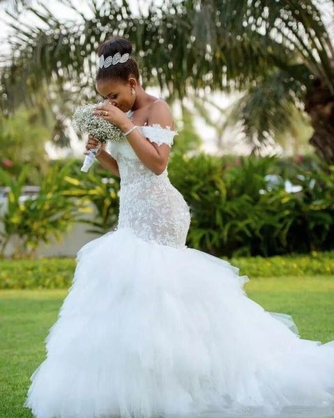 2022 Abiti da sposa a sirena con spalle scoperte in pizzo a strati affascinanti Applique Puffy Arabia africana Abito da sposa taglie forti Abito da sposa Nuovo arrivo