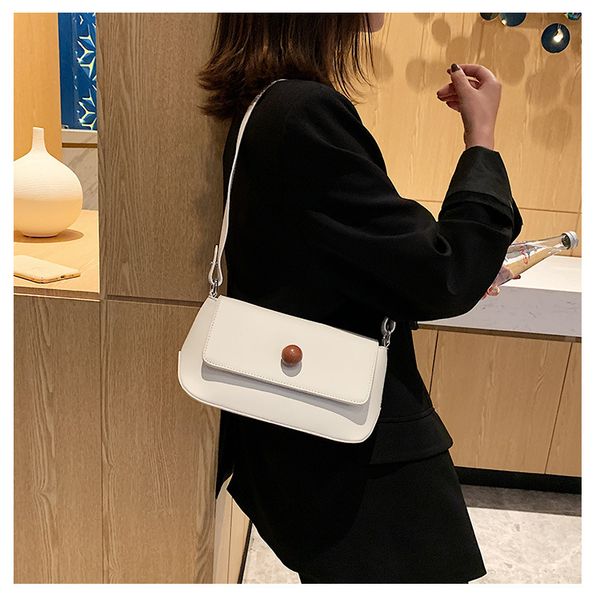 

2020 new simple fashion portable tide wild messenger bag fashion shoulder bag small female