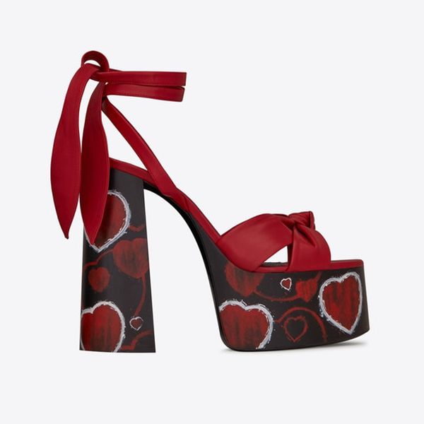 

Дизайнер Толстые Высокие каблуки Женщины гладиатор сандалии Сердце печати лодыж