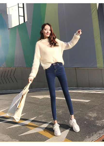 

lavender straight jeans are female, Blue