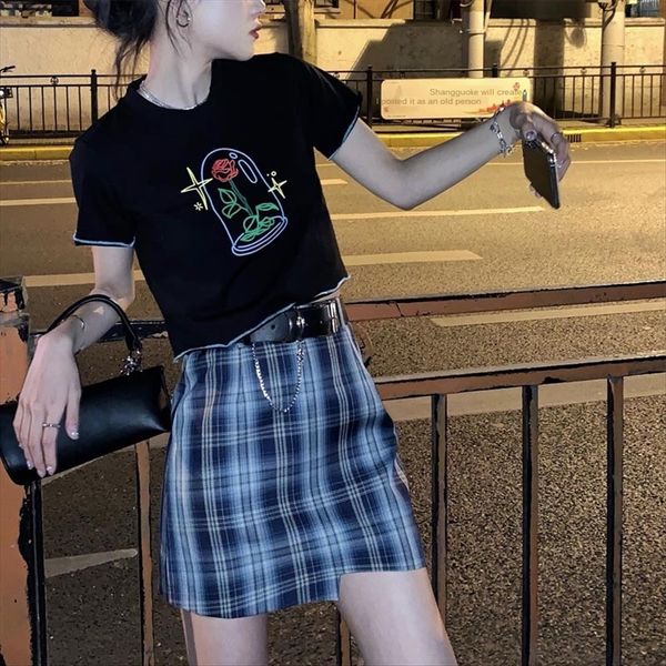 

little prince's rose/the rabbit falling from the earth is romantic and all-match short t-shirt with contrast color, White