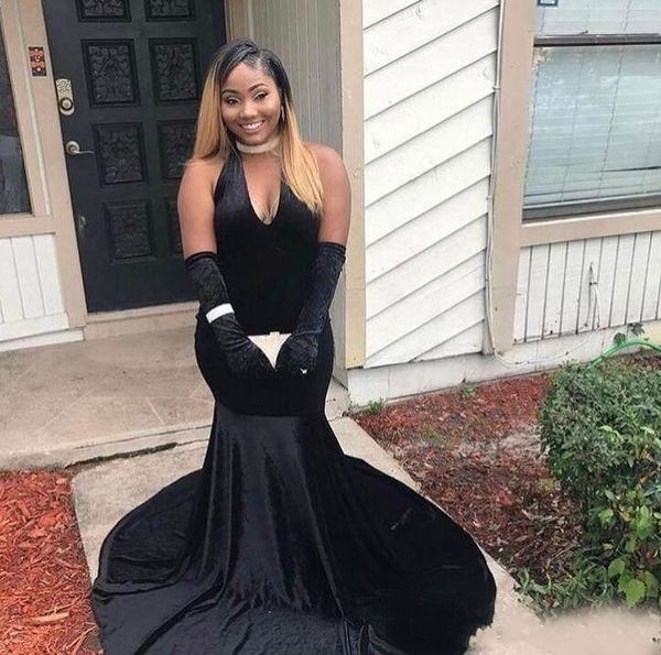 Schwarze Mädchen-Abschlussballkleider in Übergröße, Neckholder, sexy Ausschnitt, Samt, Meerjungfrau-Abendkleider, ärmellos, tiefer Rücken, afrikanisches Partykleid, günstig