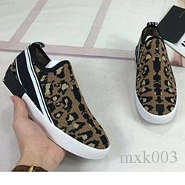 

2020 designer men women speed trainer fashion shoes black white blue glitter flat mens trainers runner sneakers mbm02